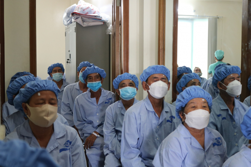 NHỮNG ĐÔI MẮT ĐƯỢC SÁNG TỪ YÊU THƯƠNG