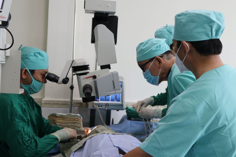 NHỮNG ĐÔI MẮT ĐƯỢC SÁNG TỪ YÊU THƯƠNG