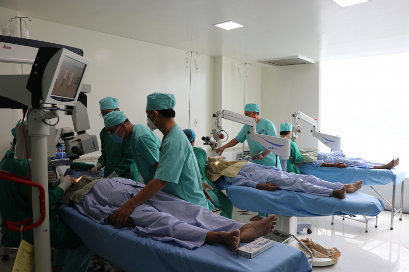 NHỮNG ĐÔI MẮT ĐƯỢC SÁNG TỪ YÊU THƯƠNG