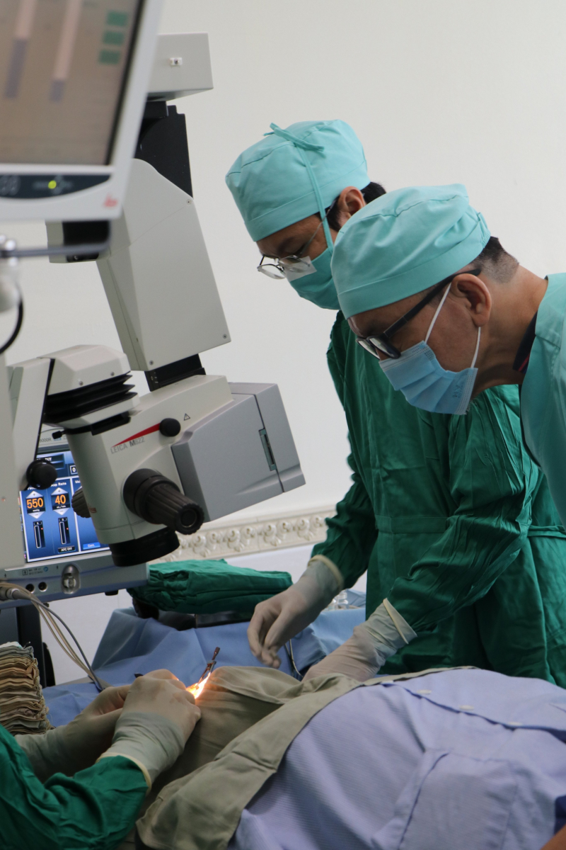 NHỮNG ĐÔI MẮT ĐƯỢC SÁNG TỪ YÊU THƯƠNG