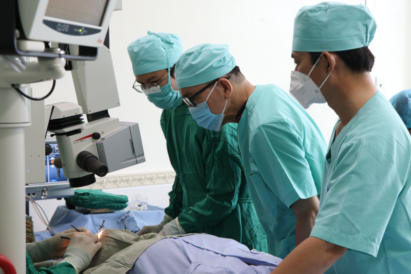 NHỮNG ĐÔI MẮT ĐƯỢC SÁNG TỪ YÊU THƯƠNG