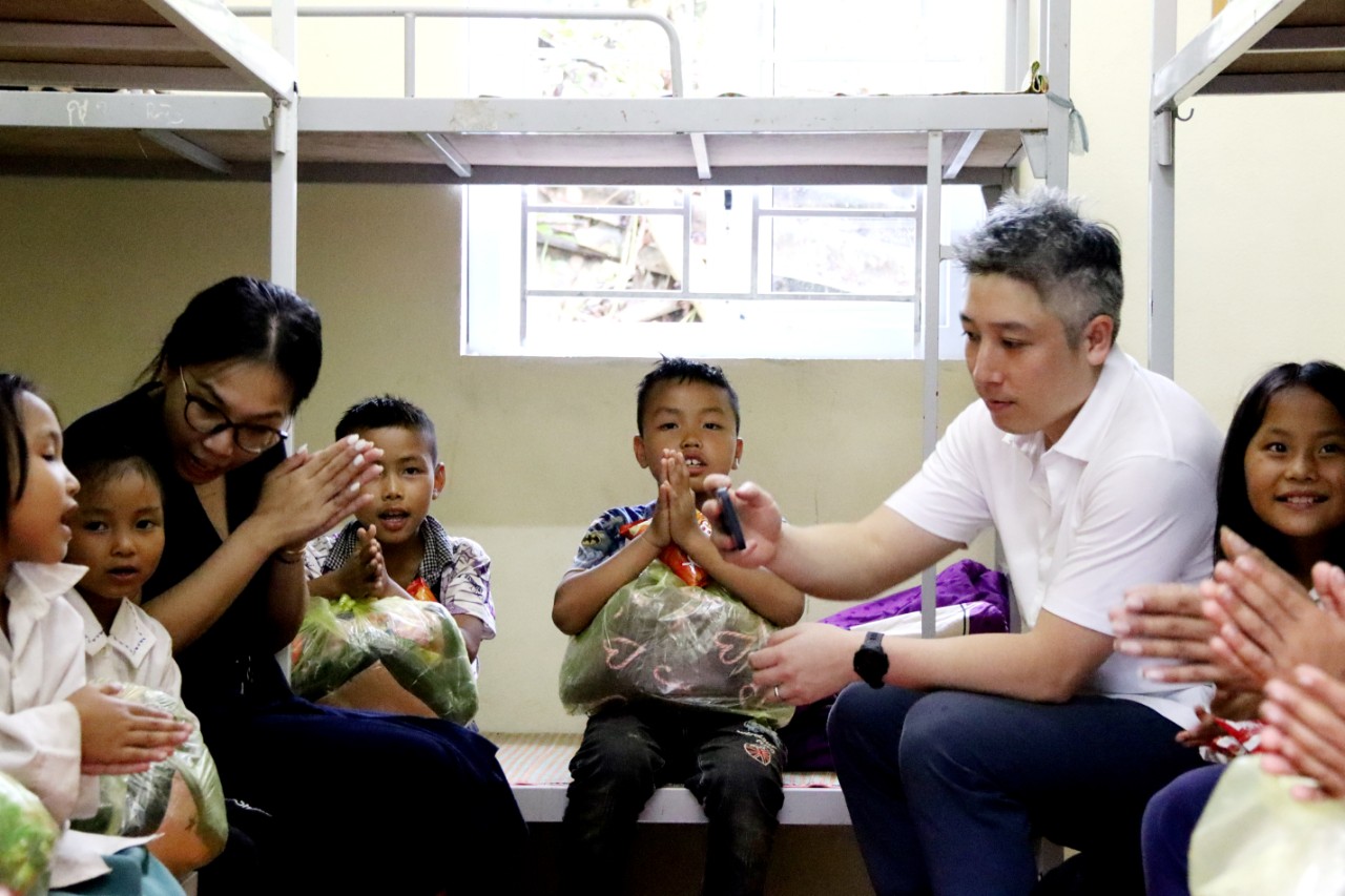 THƯ GỬI CÁC CÔ BÉ, CẬU BÉ KỲ SƠN