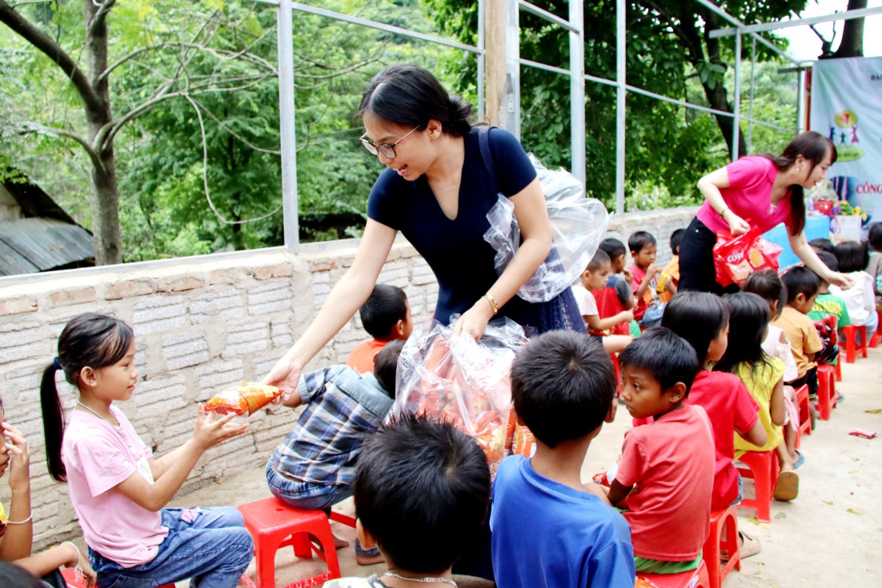THƯ GỬI CÁC CÔ BÉ, CẬU BÉ KỲ SƠN