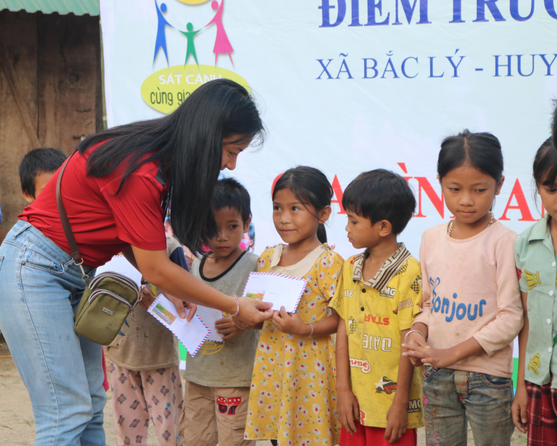THƯ GỬI CÁC CÔ BÉ, CẬU BÉ KỲ SƠN