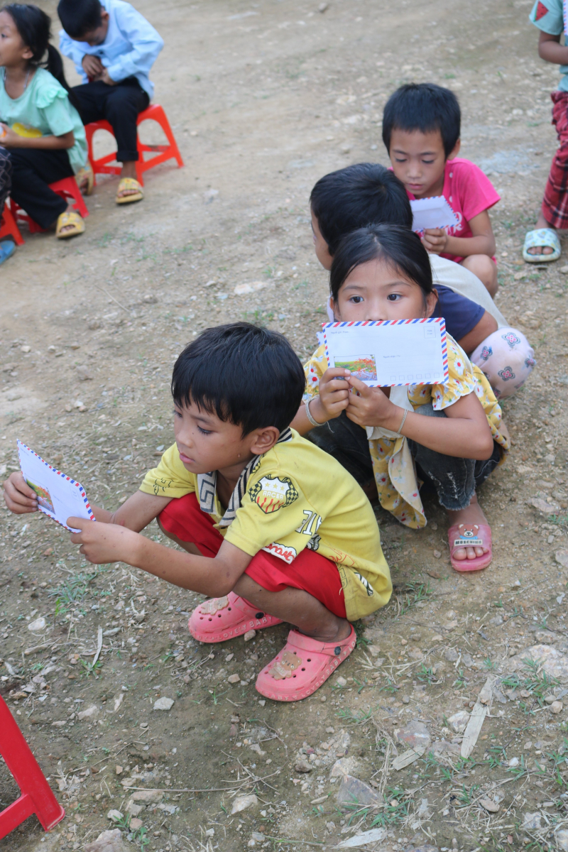 THƯ GỬI CÁC CÔ BÉ, CẬU BÉ KỲ SƠN