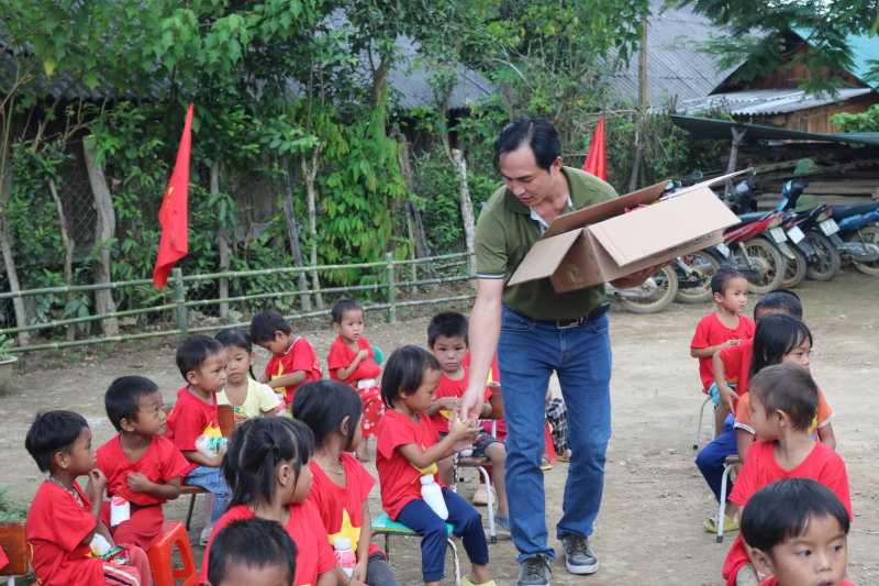THƯ GỬI CÁC CÔ BÉ, CẬU BÉ KỲ SƠN