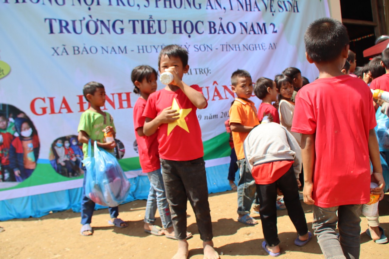 THƯ GỬI CÁC CÔ BÉ, CẬU BÉ KỲ SƠN