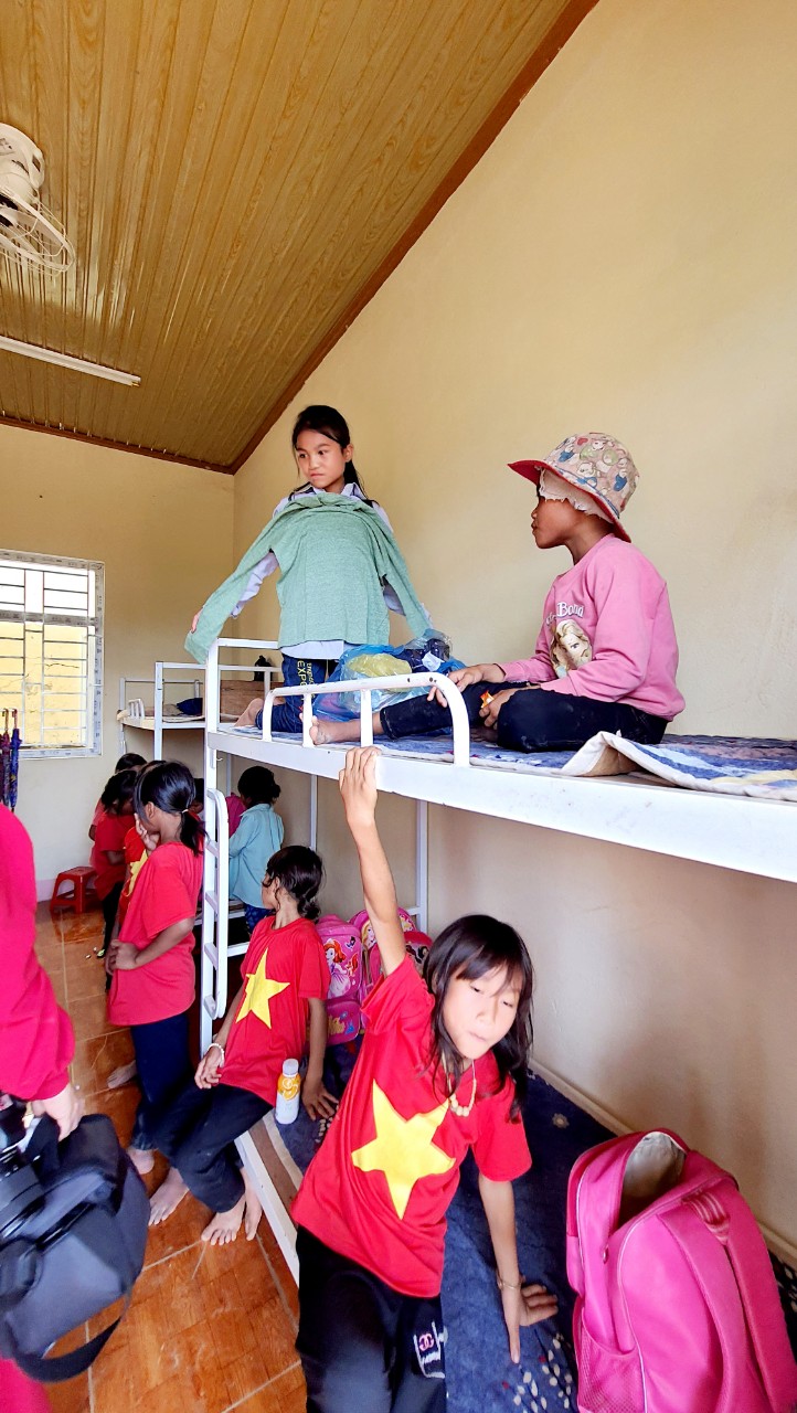 THƯ GỬI CÁC CÔ BÉ, CẬU BÉ KỲ SƠN