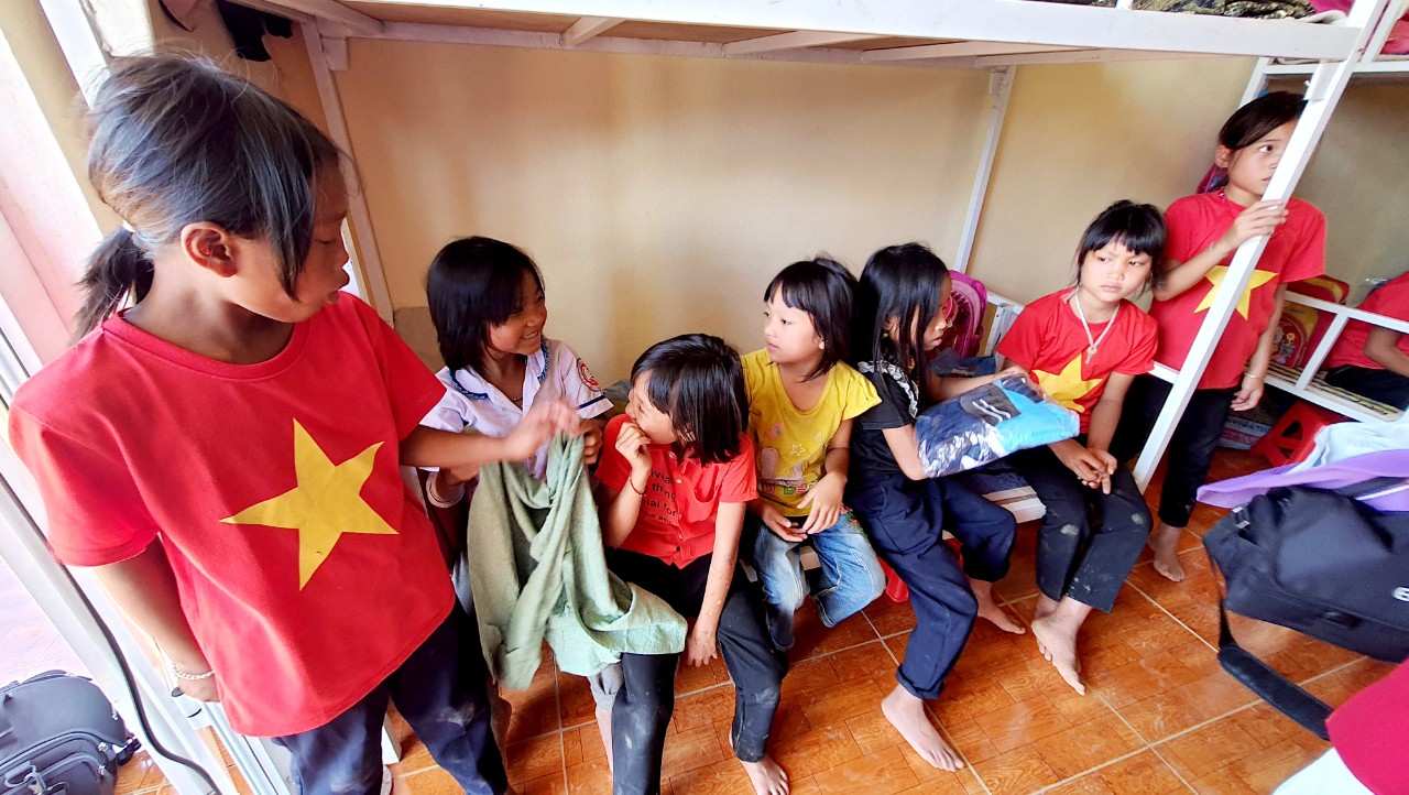 THƯ GỬI CÁC CÔ BÉ, CẬU BÉ KỲ SƠN