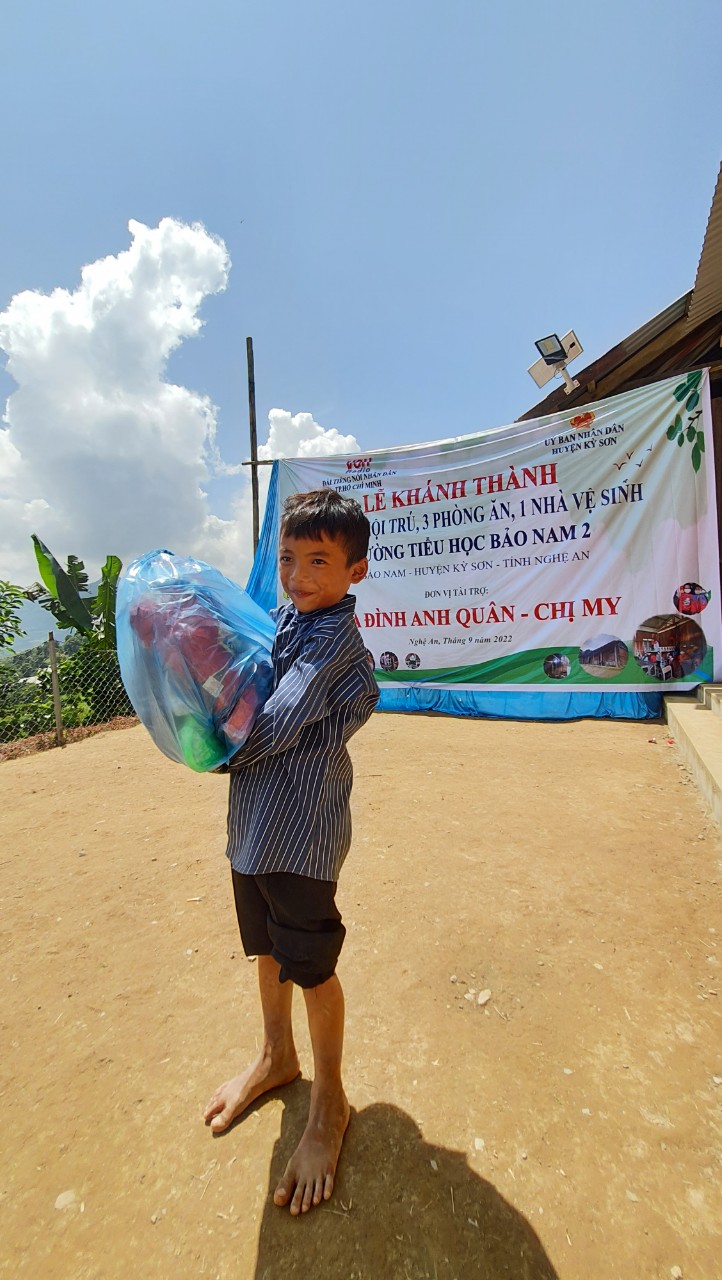 THƯ GỬI CÁC CÔ BÉ, CẬU BÉ KỲ SƠN