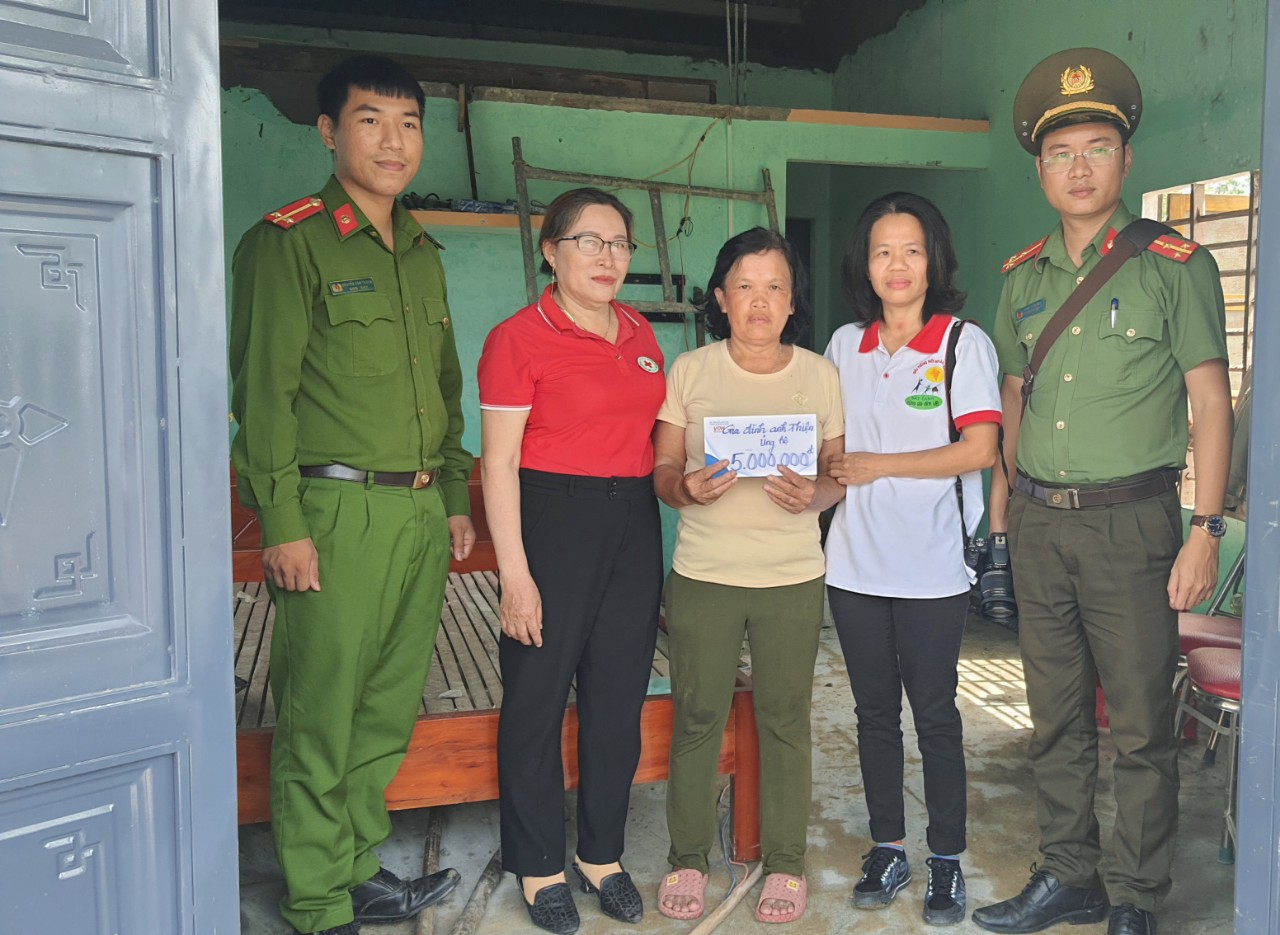 BÃO ĐÃ TAN...NHƯNG NƯỚC MẮT VẪN CÒN....