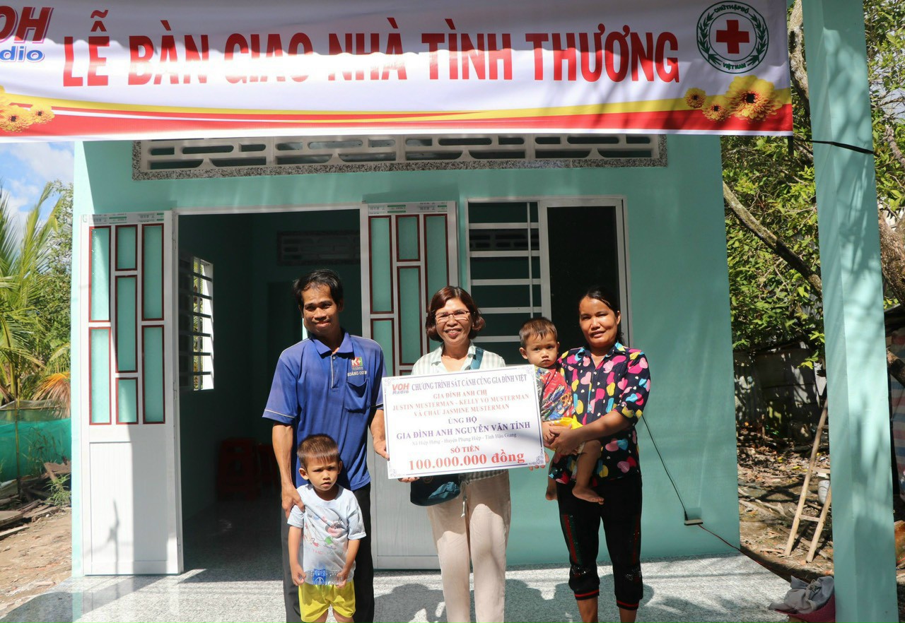 5 MÁI NHÀ ấy, BÃO GIÔNG ĐÃ LÙI VỀ SAU CÁNH CỬA