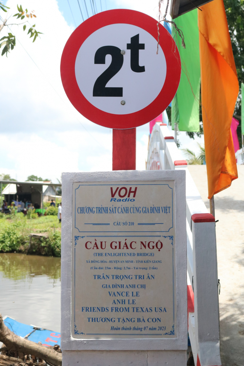 NGÀY VỀ CỦA CÔ GÁI VANCE LEE