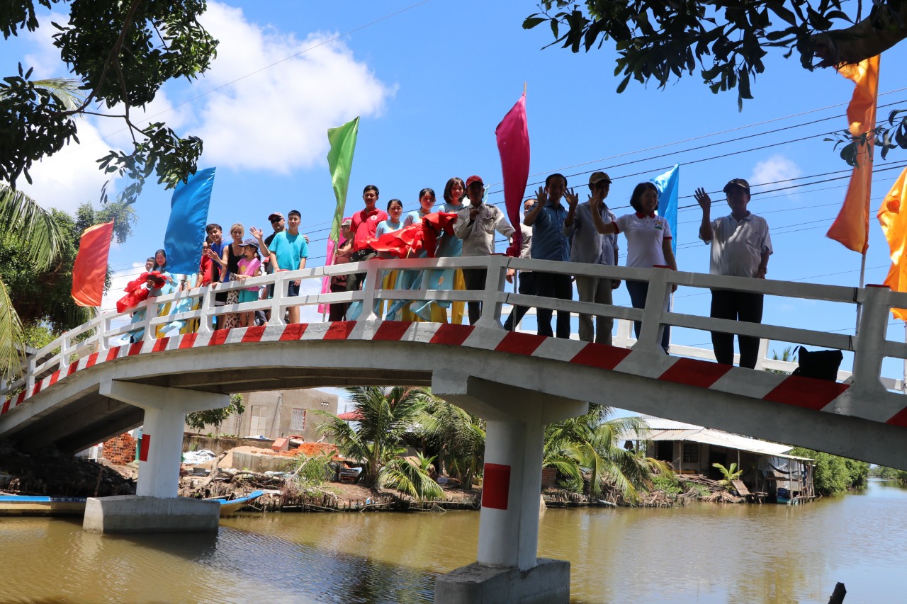 NGÀY VỀ CỦA CÔ GÁI VANCE LEE