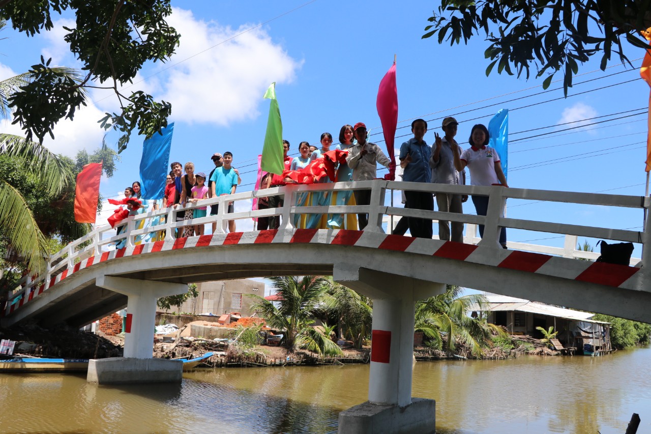 NGÀY VỀ CỦA CÔ GÁI VANCE LEE