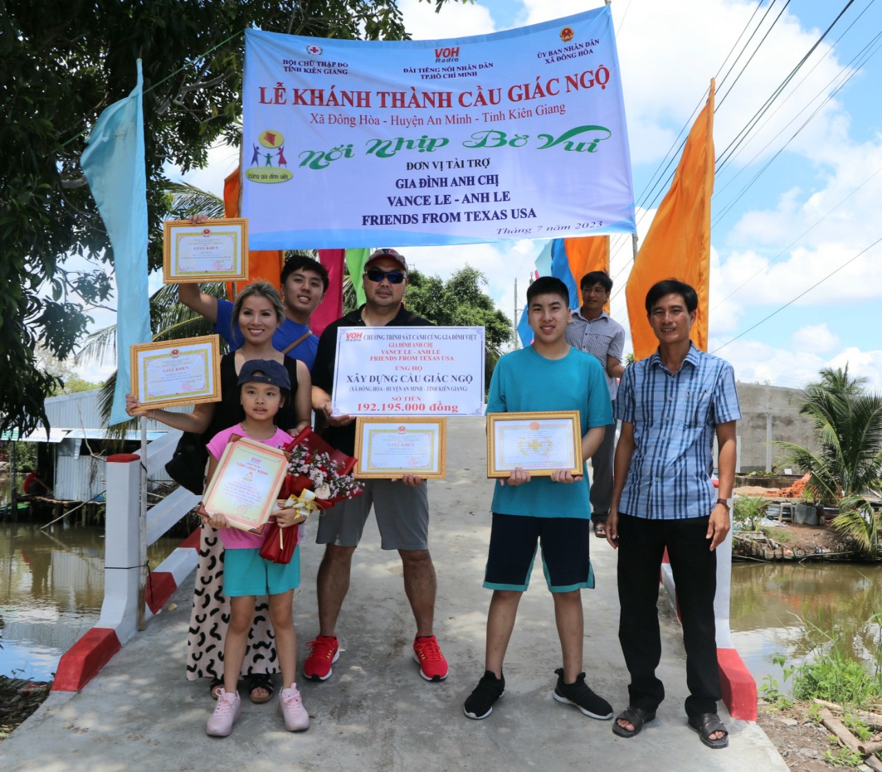 NGÀY VỀ CỦA CÔ GÁI VANCE LEE