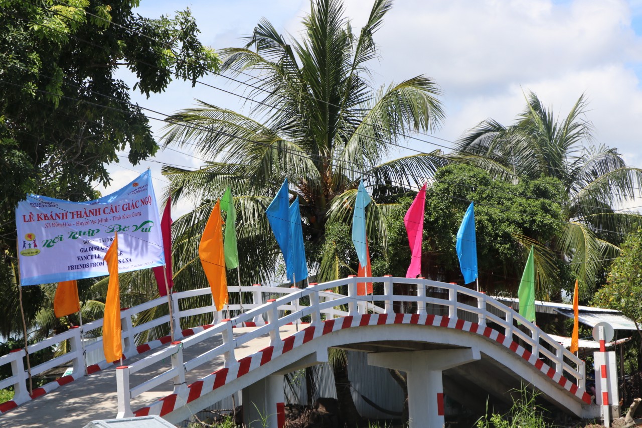 NGÀY VỀ CỦA CÔ GÁI VANCE LEE