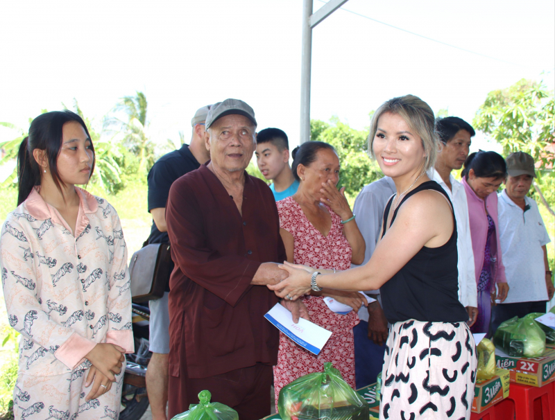 NGÀY VỀ CỦA CÔ GÁI VANCE LEE