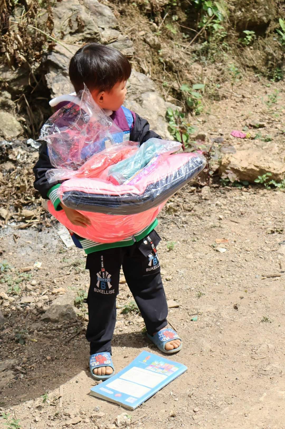 TRẺ EM MIỀN BIÊN GIỚI THẬT ĐẶC BIỆT...