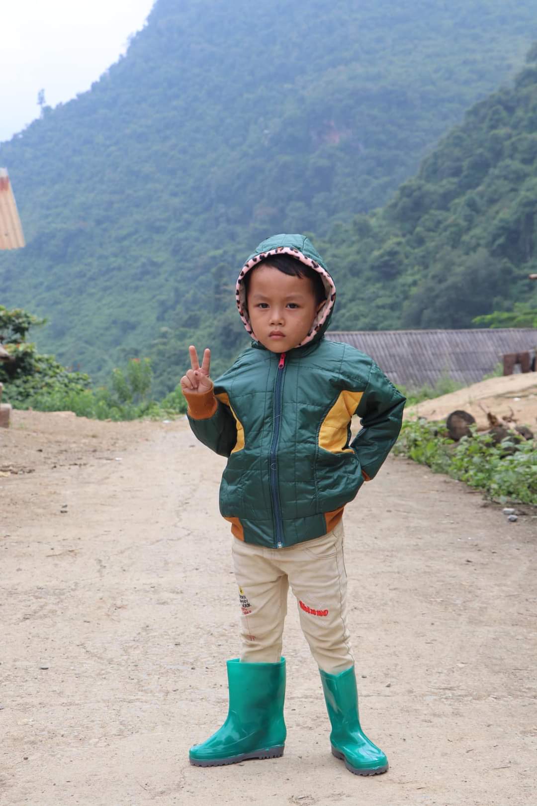 TRẺ EM MIỀN BIÊN GIỚI THẬT ĐẶC BIỆT...
