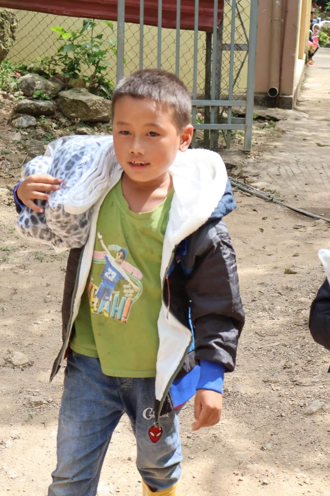 TRẺ EM MIỀN BIÊN GIỚI THẬT ĐẶC BIỆT...