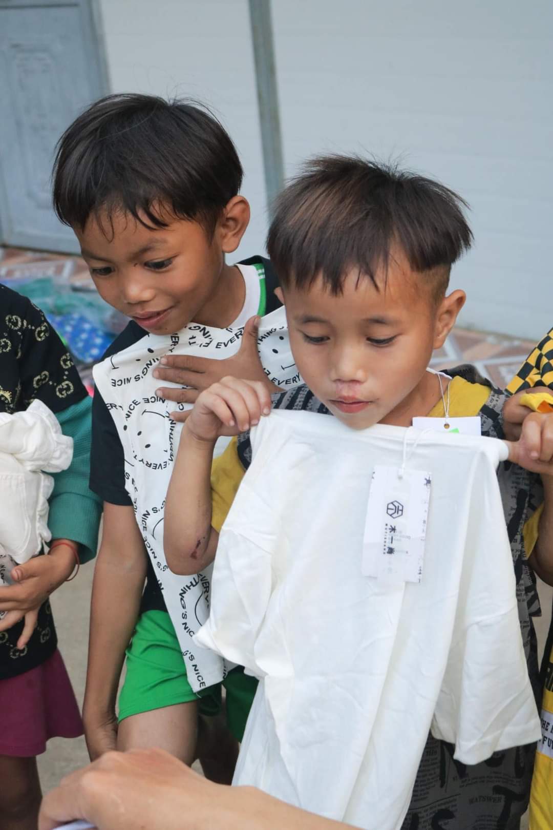 TRẺ EM MIỀN BIÊN GIỚI THẬT ĐẶC BIỆT...