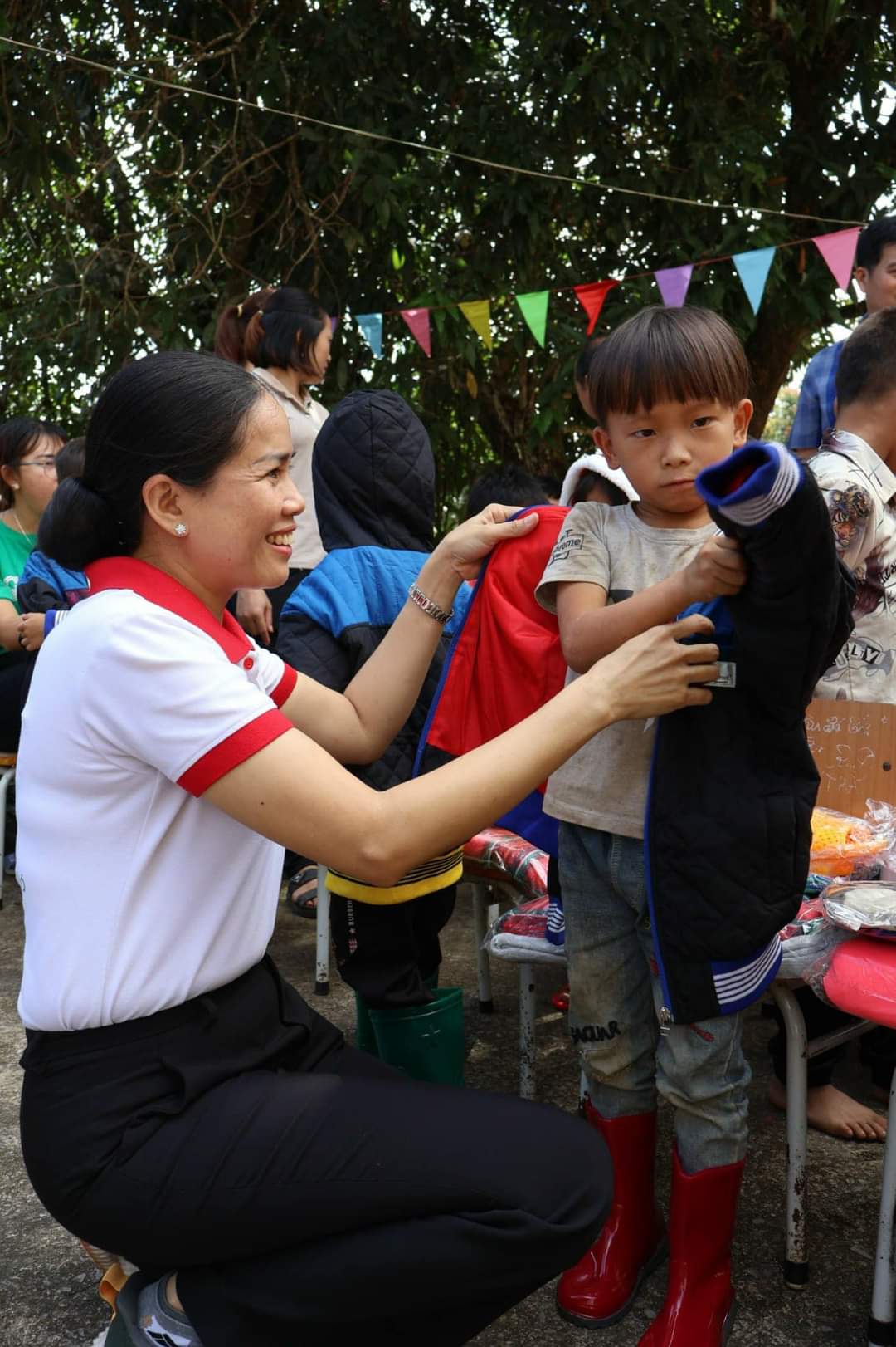 TRẺ EM MIỀN BIÊN GIỚI THẬT ĐẶC BIỆT...