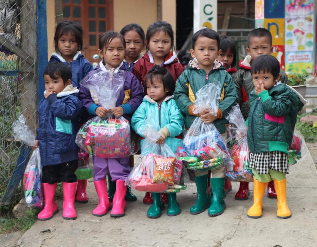 TRẺ EM MIỀN BIÊN GIỚI THẬT ĐẶC BIỆT...