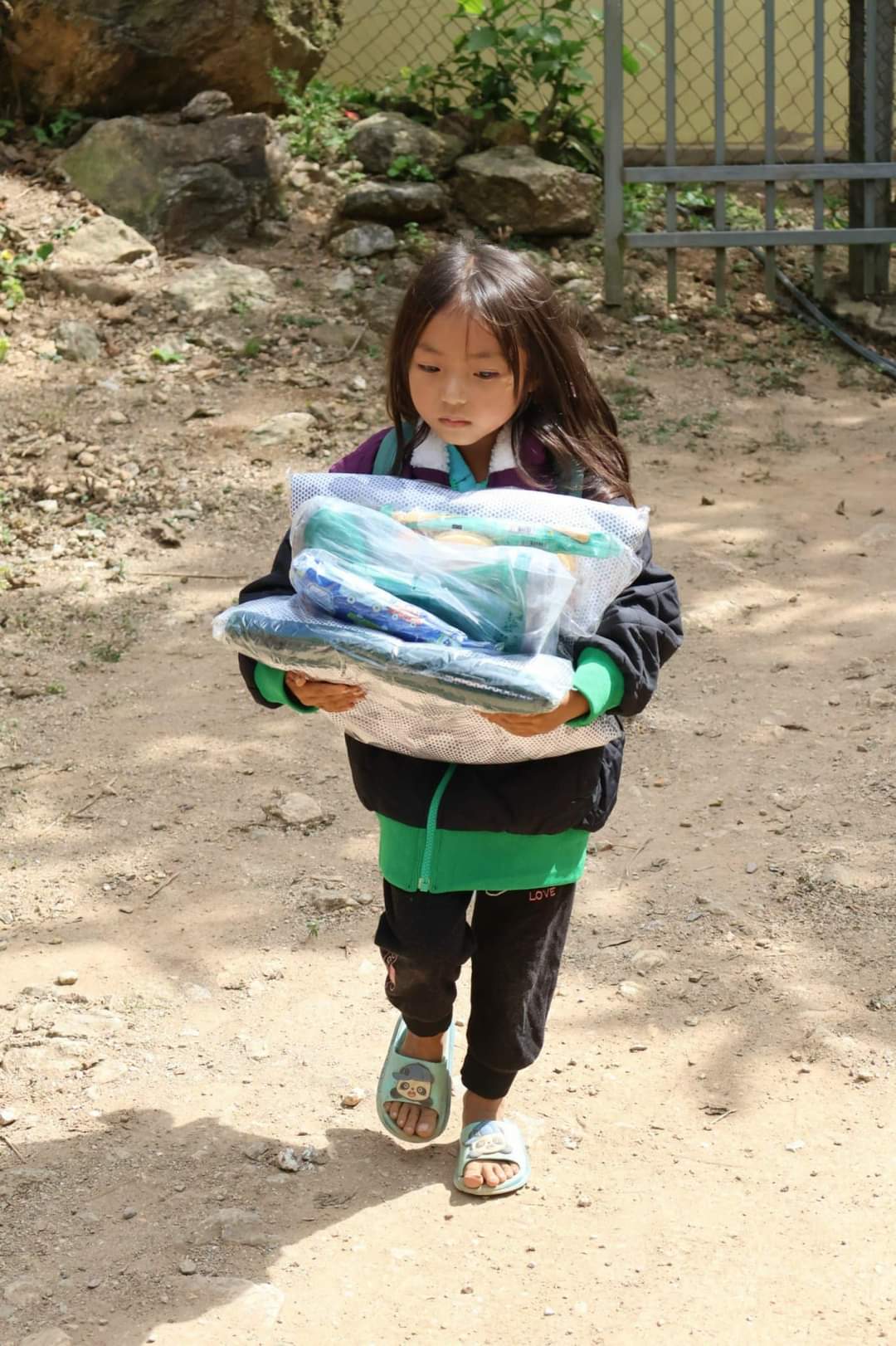 TRẺ EM MIỀN BIÊN GIỚI THẬT ĐẶC BIỆT...