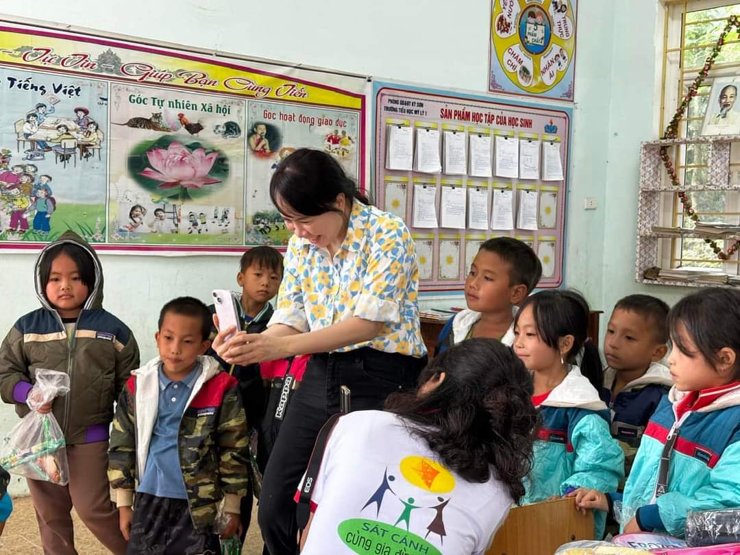 TRẺ EM MIỀN BIÊN GIỚI THẬT ĐẶC BIỆT...