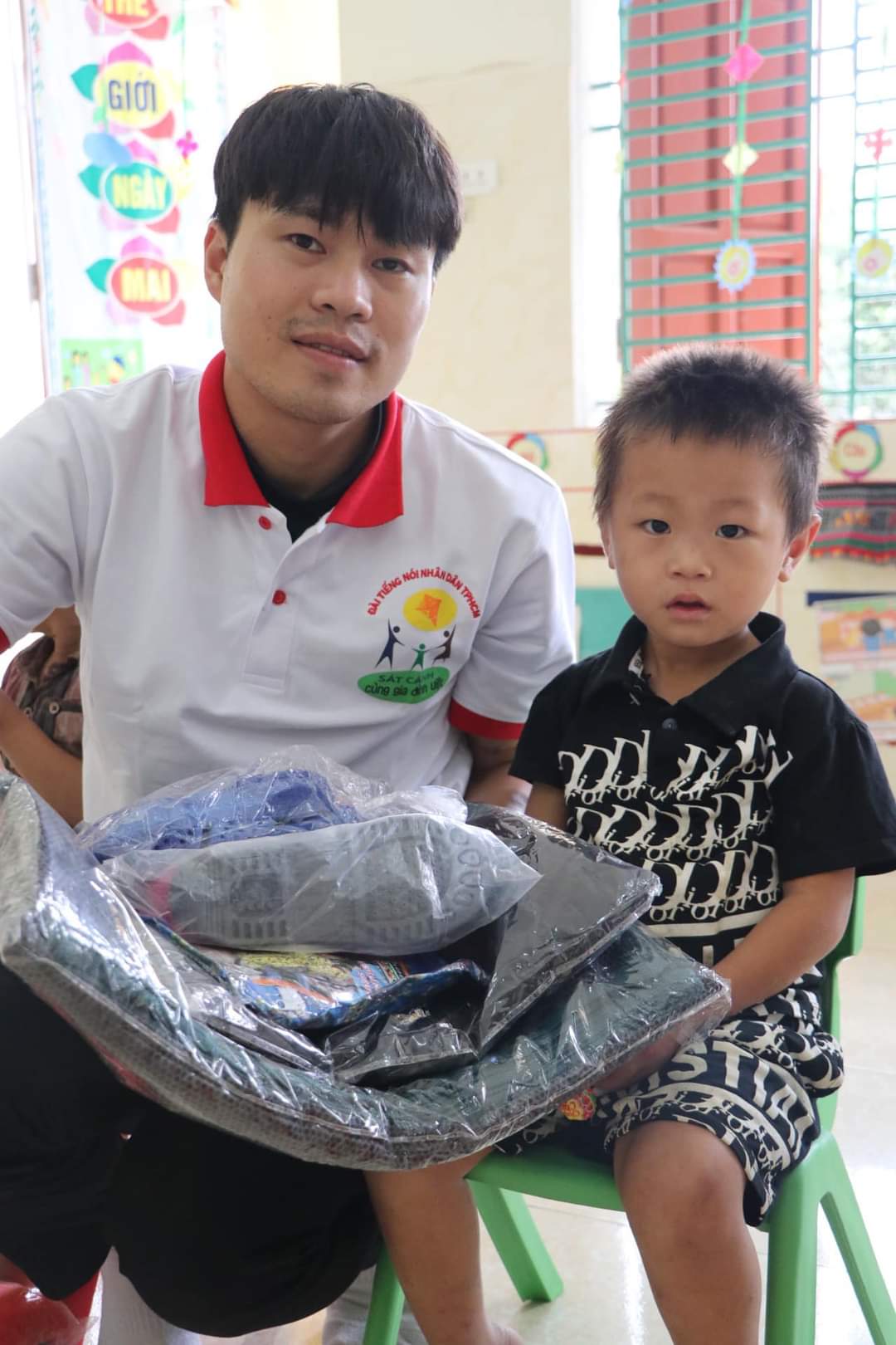 TRẺ EM MIỀN BIÊN GIỚI THẬT ĐẶC BIỆT...