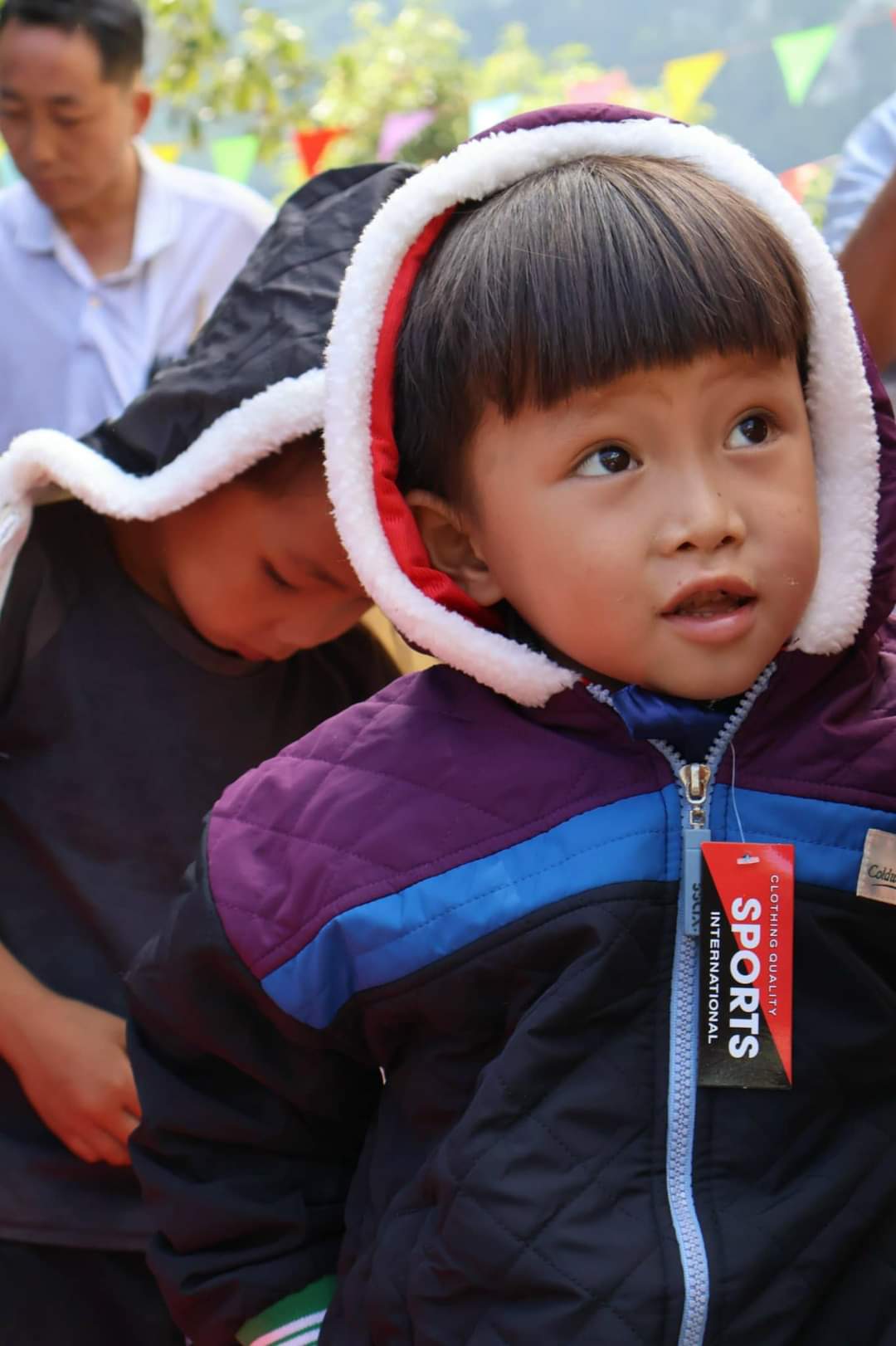 TRẺ EM MIỀN BIÊN GIỚI THẬT ĐẶC BIỆT...