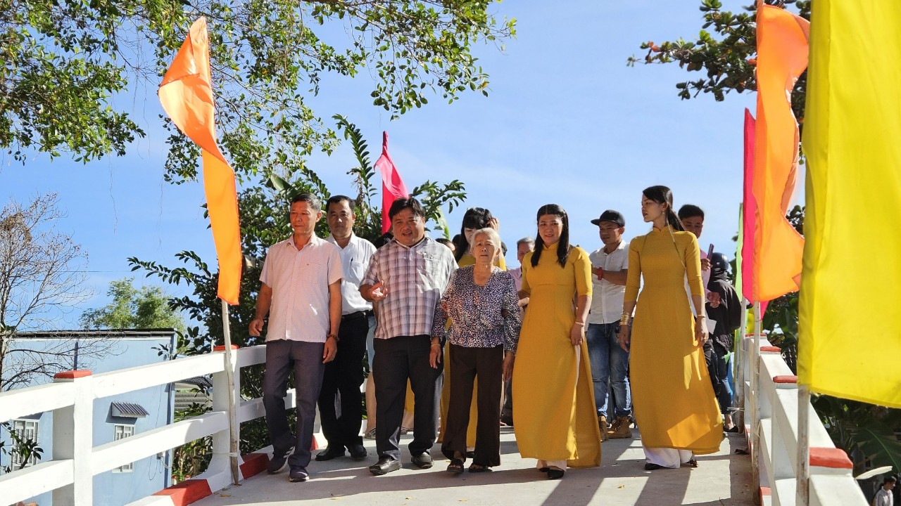 KHÁNH THÀNH CẦU ÔNG HUỲNH TÁM - XÃ MINH DIỆU, HUYỆN HÒA BÌNH, TỈNH BẠC LIÊU